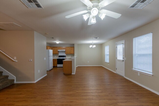 Foto del edificio - Charming 3BR/2.5BA Home with Spacious Back...