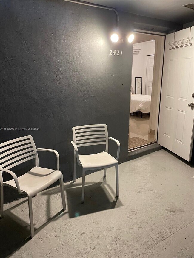Foto del edificio - 2421 NE 183rd St