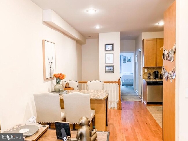 Foto del edificio - 2339 Catharine Street Unit A