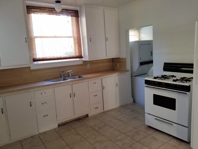 Washer and Dryer - 802 Columbia Ave