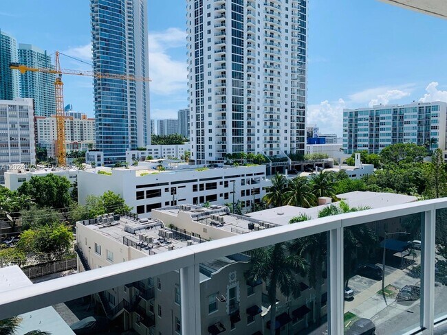 Foto del edificio - 601 NE 23rd St