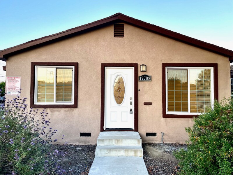 Primary Photo - 17708 Jersey Ave