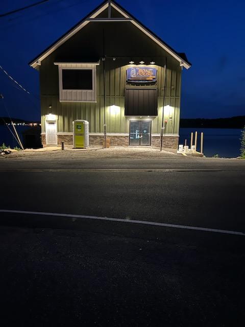 Foto del edificio - 97 Sand Shore Rd