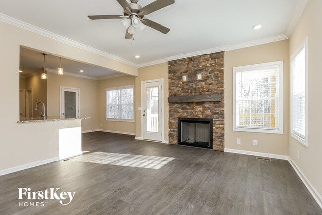 Foto del edificio - 1061 Brightwood Ct