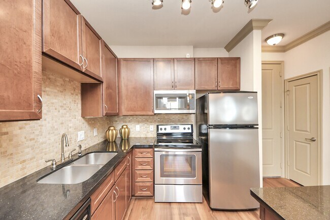 Foto del edificio - 6363 San Felipe St