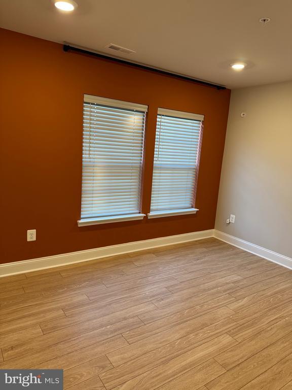 Building Photo - 7562 Warburg Way