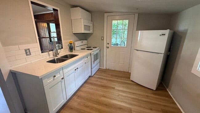 Building Photo - 416 Dairy Ave