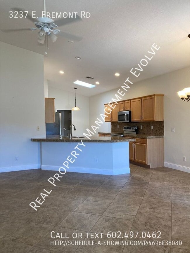 Building Photo - Ravenswood Gated Community!