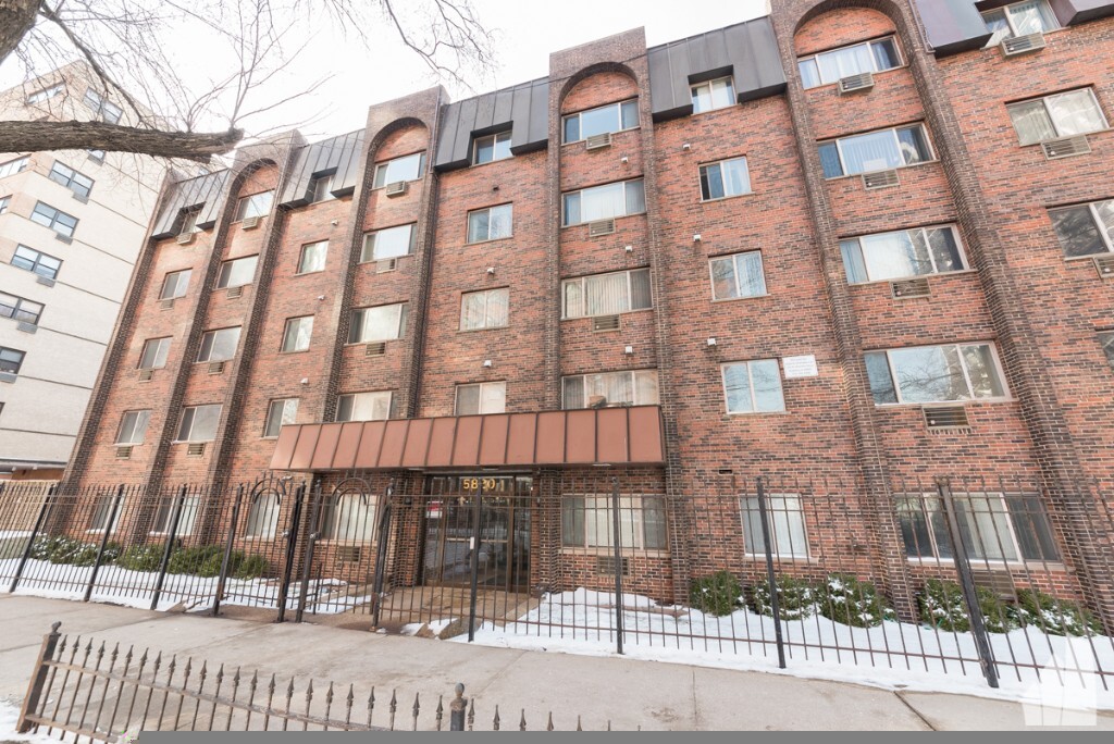 Foto principal - 5820 N Sheridan Rd