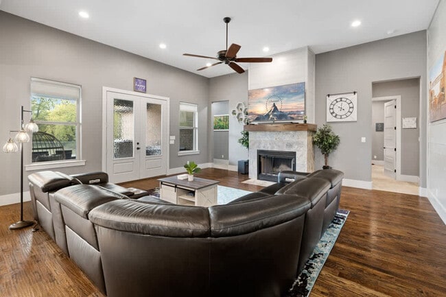 Foto del edificio - 16001 Plum Ln
