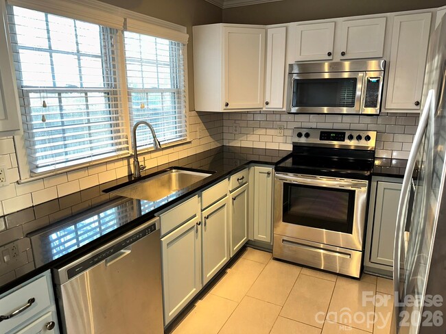 Building Photo - 2612 Pinckney Ave