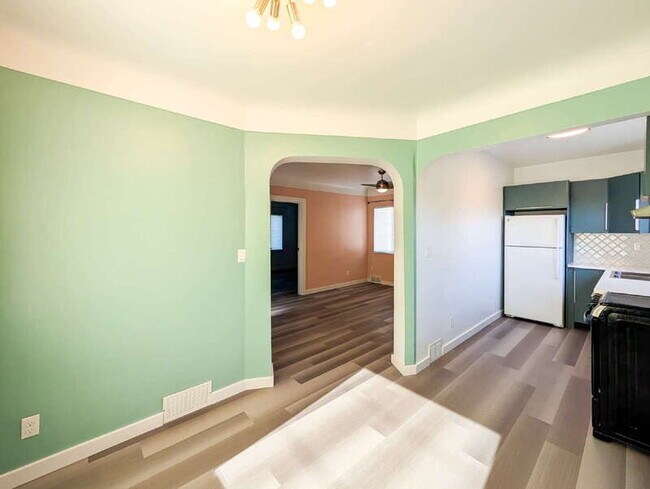 Foto del edificio - 2218 Hoyt Ave