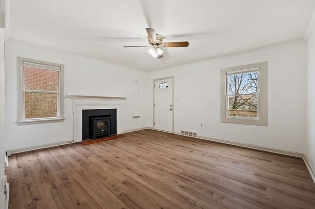 Building Photo - Recently Updated 3 Bedroom Cape Cod Home In Brookline.  Available Immediately.