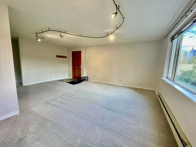 Foto del edificio - One Bedroom Condo Near University of Washi...