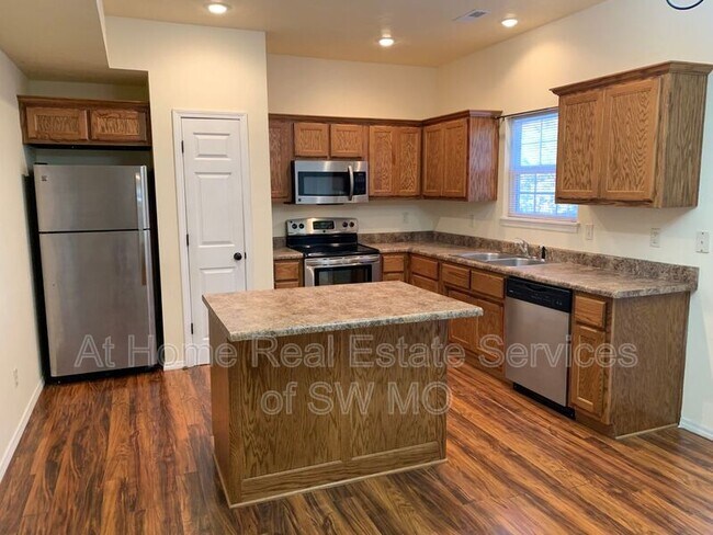 Foto del edificio - 813 E Daniels St