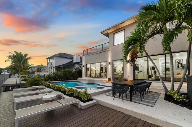 Building Photo - 1308 Avocado Is
