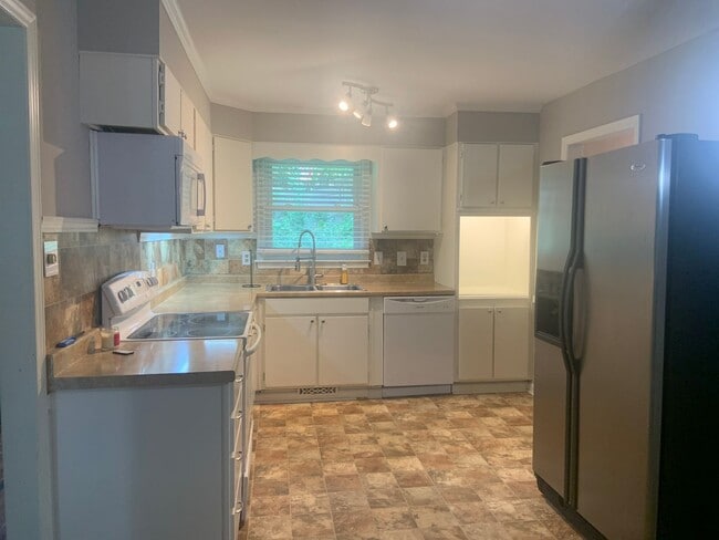 Foto del edificio - 3 Bedroom Located Near Four Seasons Mall