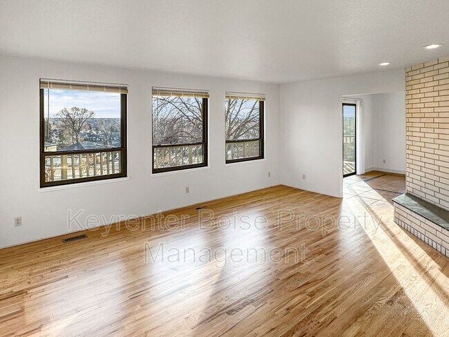 Foto del edificio - 6070 W Hill Rd