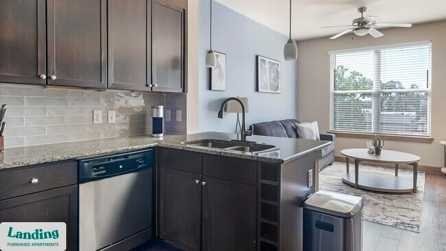 Foto del edificio - 13920 Mandolin Dr