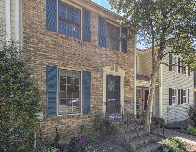 Foto del edificio - 1629 Ashwood Ln