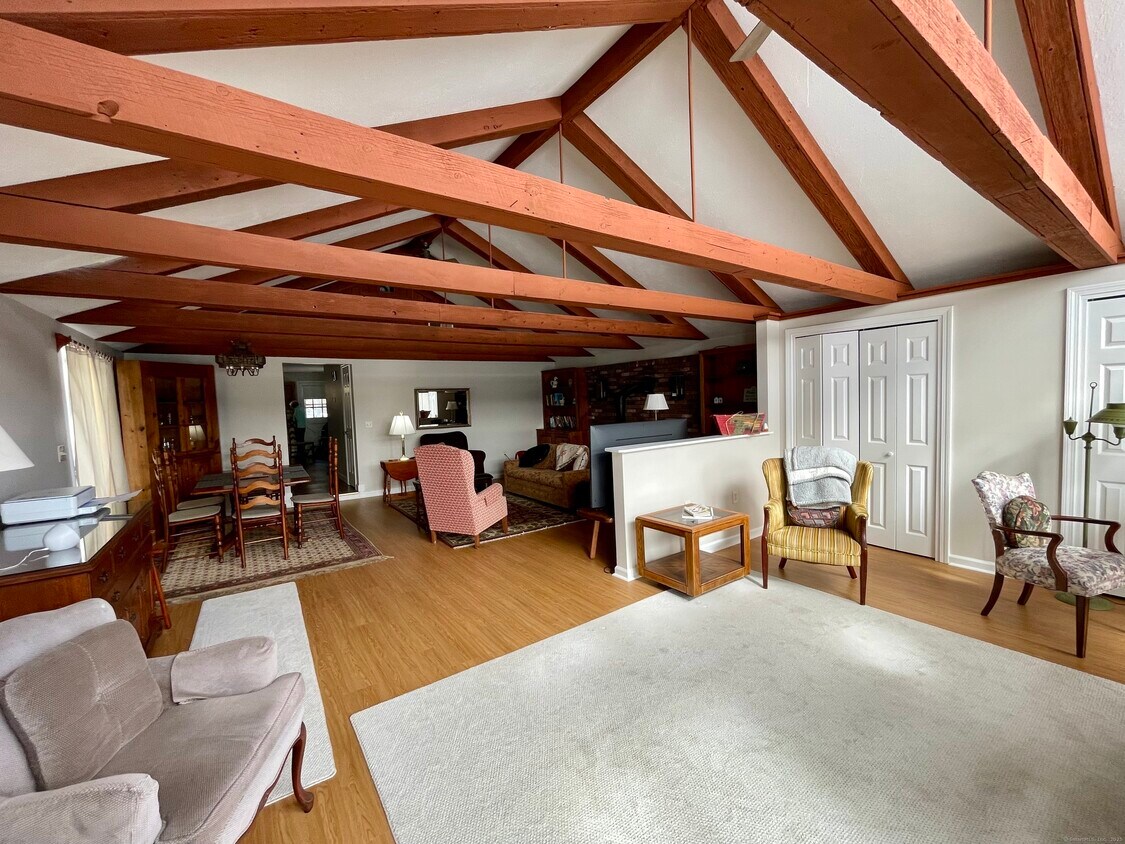 Foto principal - 203 Pine Hollow Rd