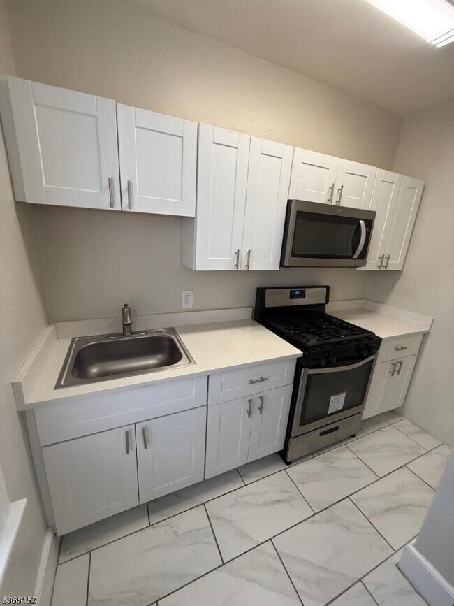 Foto del edificio - 570 Bloomfield Ave