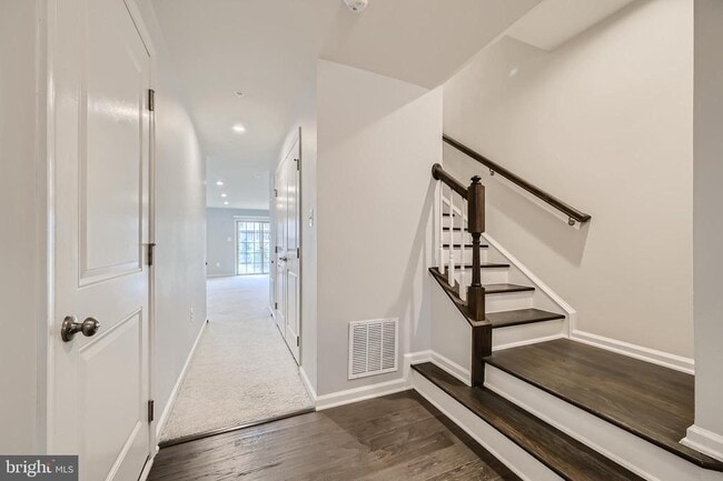 Building Photo - 2911 Stagg Ln