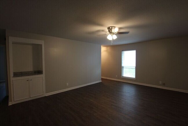 Foto del edificio - Available Now! Recently remodeled 3/2 in T...