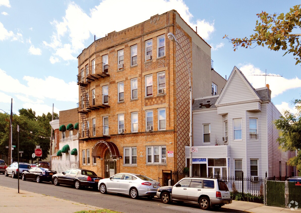 Building Photo - 1657 Unionport Rd