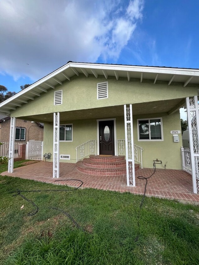 Primary Photo - Spacious 4-Bedroom, 2-Bath Home in Los Ang...