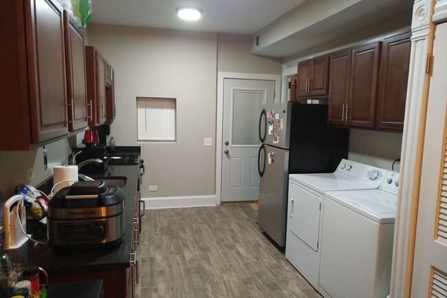 Foto del edificio - 2041 W McLean Ave