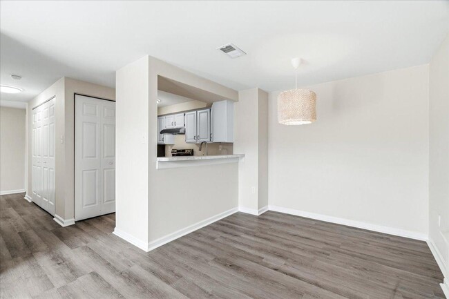 Building Photo - 819 Stratford Way