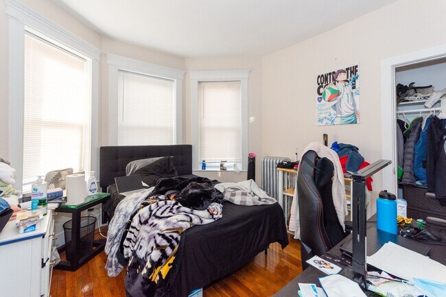 Gorgeous new four bedroom, Stainless steel kitchen, granite counter tops. - Gorgeous new four bedroom, Stainless steel kitchen, granite counter tops. Apartment