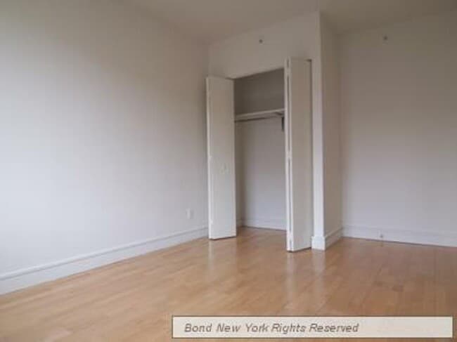 Building Photo - 323 W 96th St