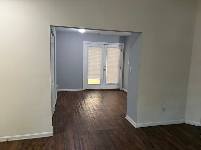 Building Photo - 4832 Hollenden Dr