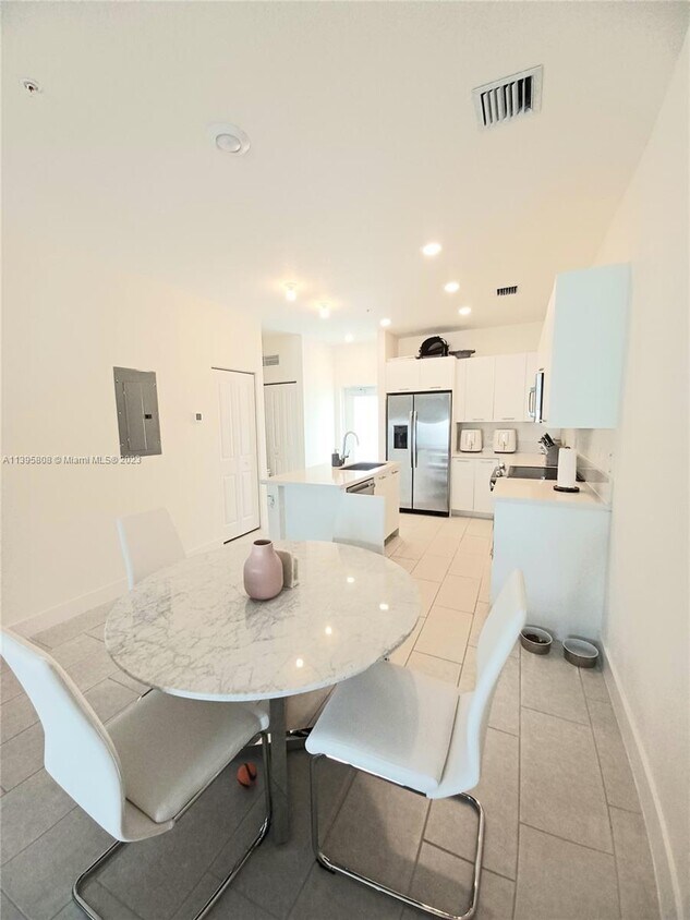 Foto principal - 8167 NW 41st St