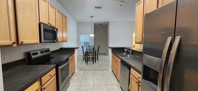 Foto del edificio - 7036 Deer Lodge Cir