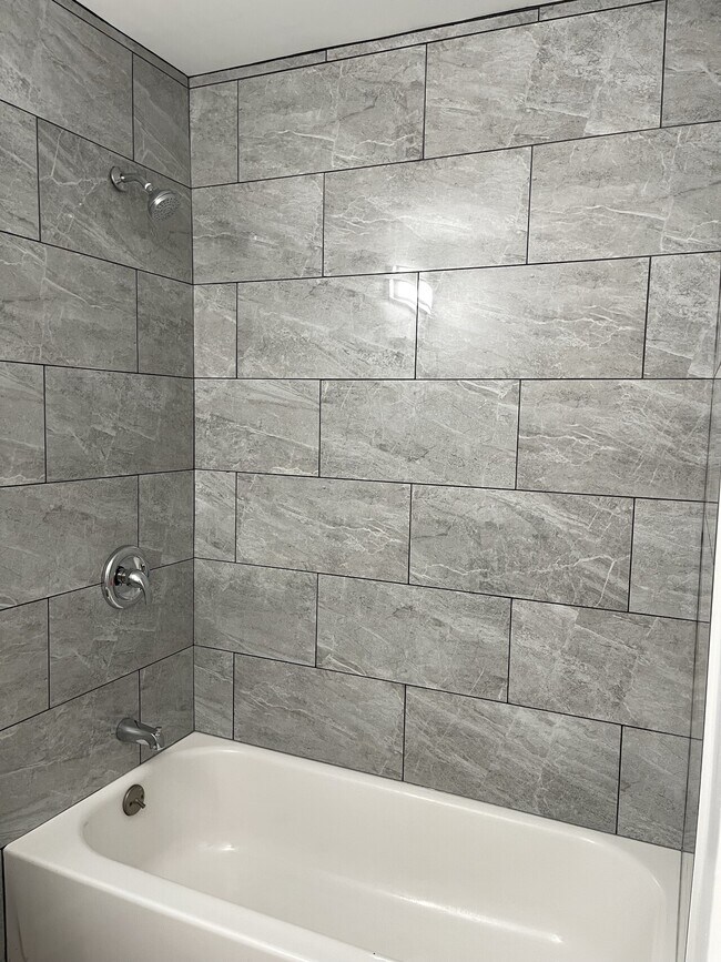 Foto del edificio - Main Street Milford Apartments LLC