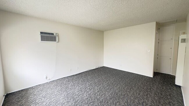 Foto del edificio - 6019 Bright Ave