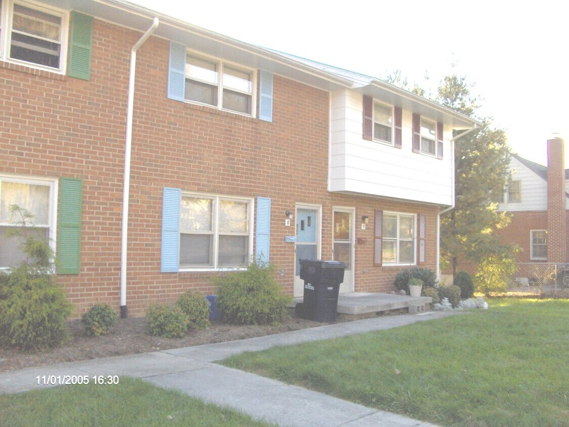 Primary Photo - 2 Bedroom 1 Bath Townhouse