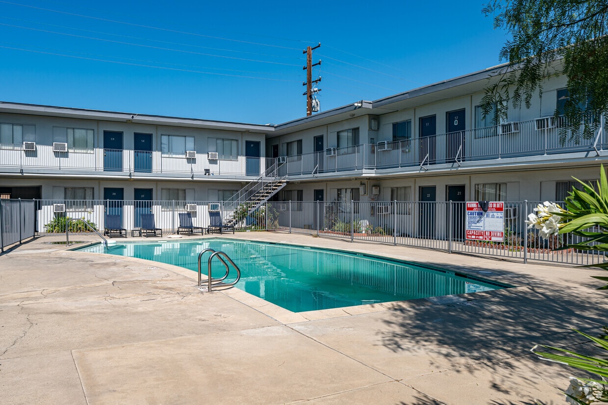 Primary Photo - South Pointe Apts