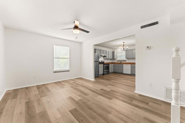 Building Photo - 15205 Cavalier Canyon Dr