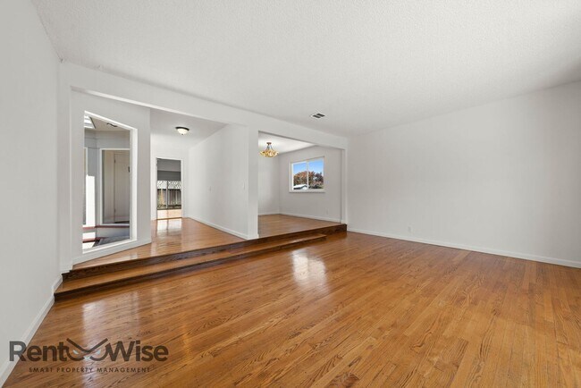 Building Photo - 341 Grunion Ct