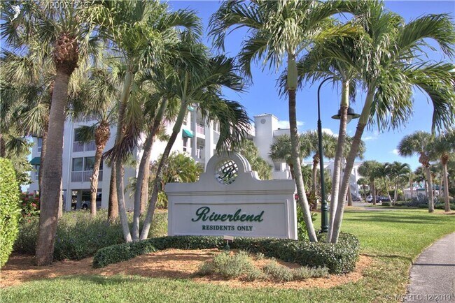 Building Photo - 185 NE Edgewater Dr