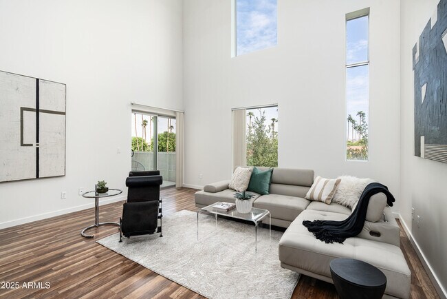 Building Photo - 1111 W University Dr