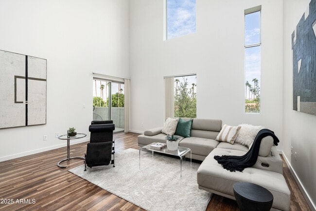 Foto del edificio - 1111 W University Dr