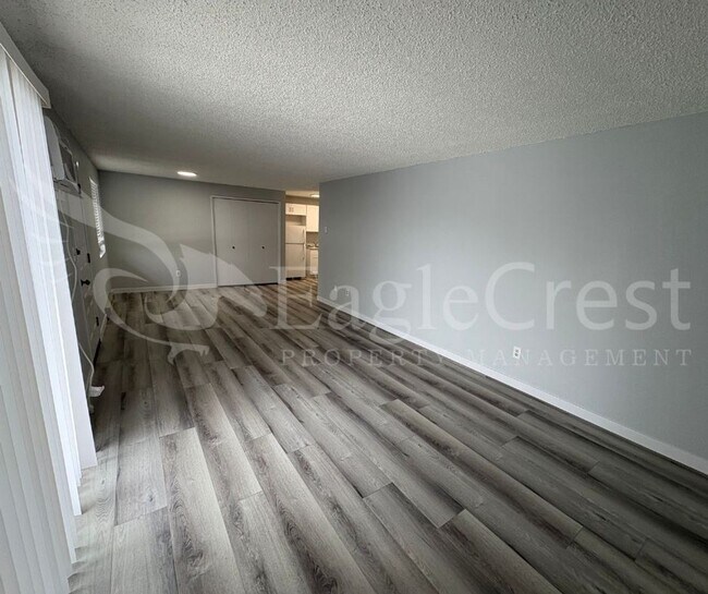 Building Photo - 320NEC