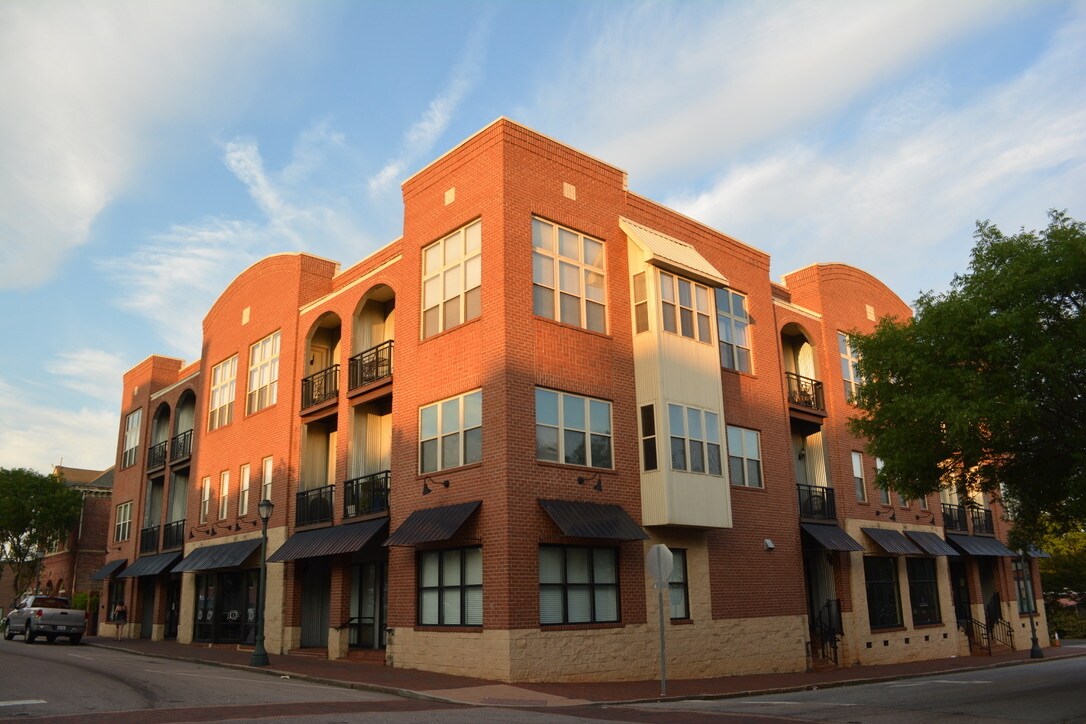 Primary Photo - 129 S Lee St