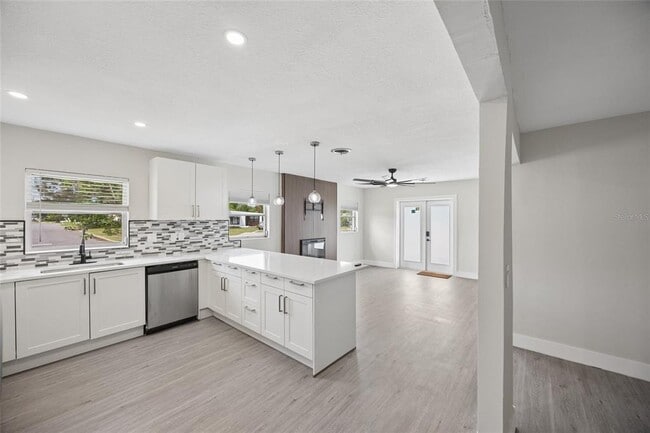Building Photo - 6036 Dogwood Dr