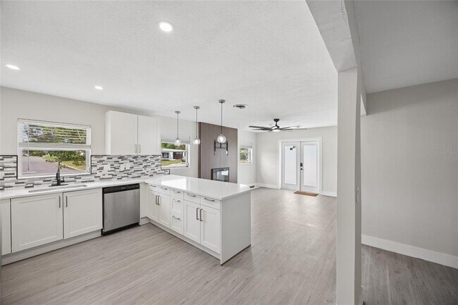 Foto del edificio - 6036 Dogwood Dr